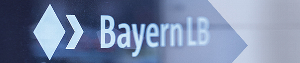 Logo der BayernLB am Hauptgebäude in der Brienner Straße